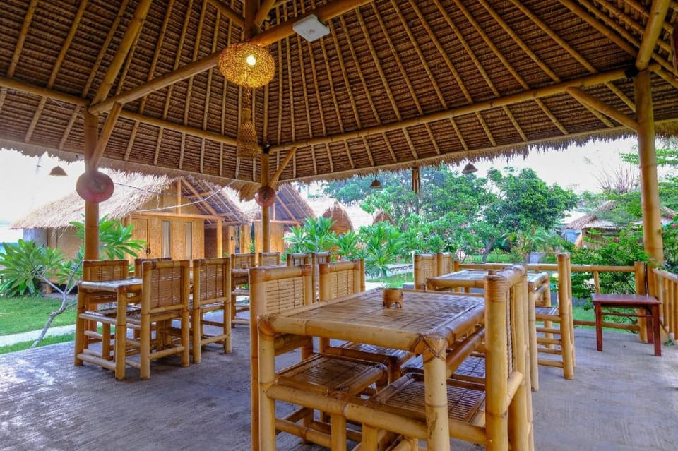 OYO 2039 Cici's Bungalow Hotel in Batu Layar