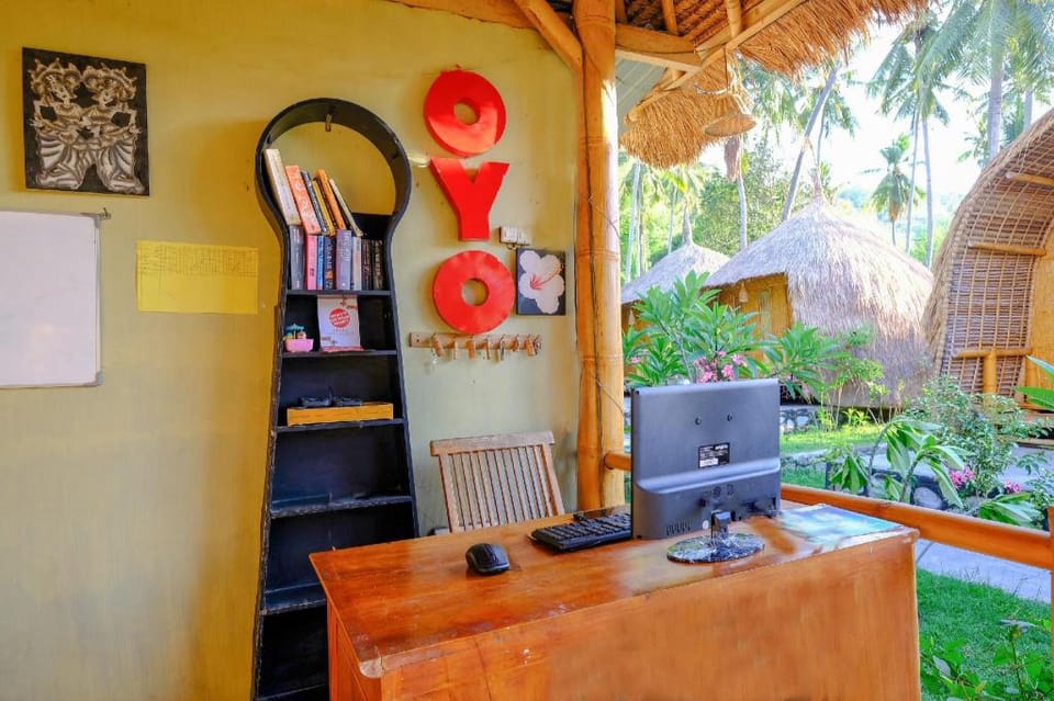 OYO 2039 Cici's Bungalow Hotel in Batu Layar
