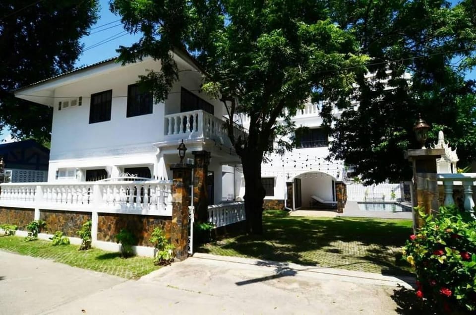 Hua Hin Vacation Villa2 - Soi HuaDon13 (20 Guests) Villa in Nong Kae