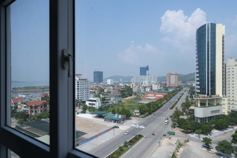 Homestay Newlife sea view Ha Long ( 03 Bed rooms) Apartment in Laos