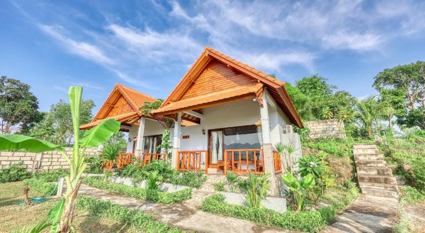 Ayu Hill Bungalows Campground/ 
RV Resort in Nusapenida