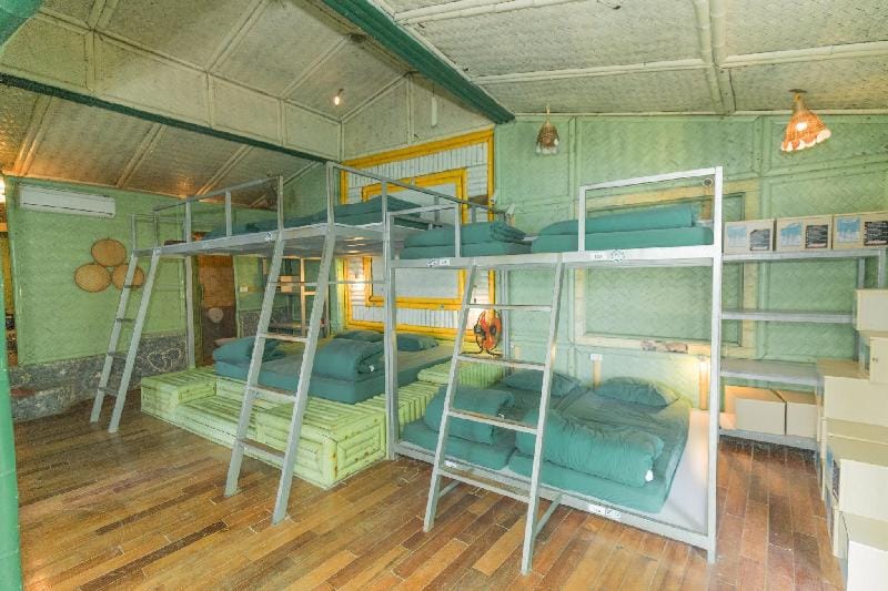 Manh Nu floating house Vacation rental in Laos