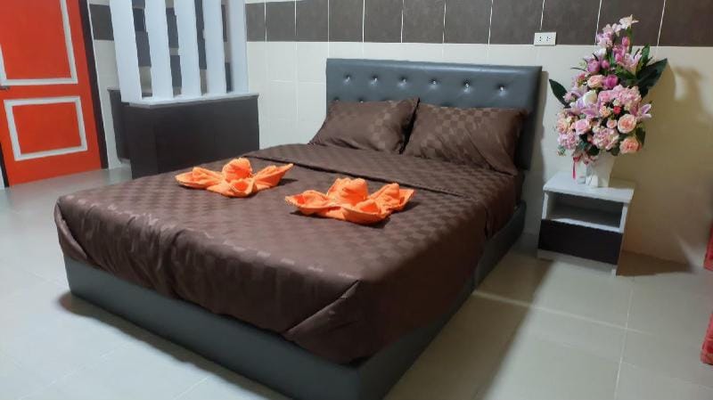 Dhanakarn Place D4 Apartment in Chon Buri Changwat