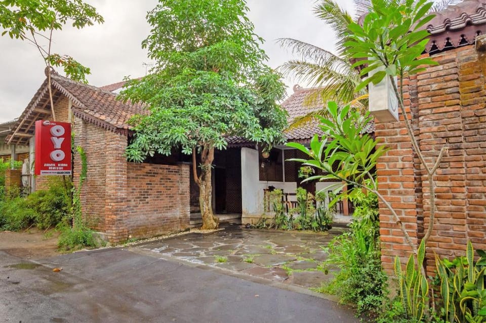 Hotel O Abhaya Mudra Homestay Vacation rental in Indonesia