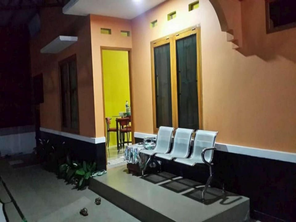 Villa-Ciater, Fred's Villa Comfort zone-3 bedrooms Villa in West Java