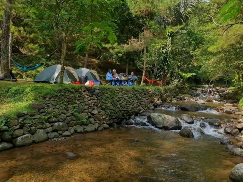 Villa-Ciater, Fred's Villa Comfort zone-3 bedrooms Villa in West Java