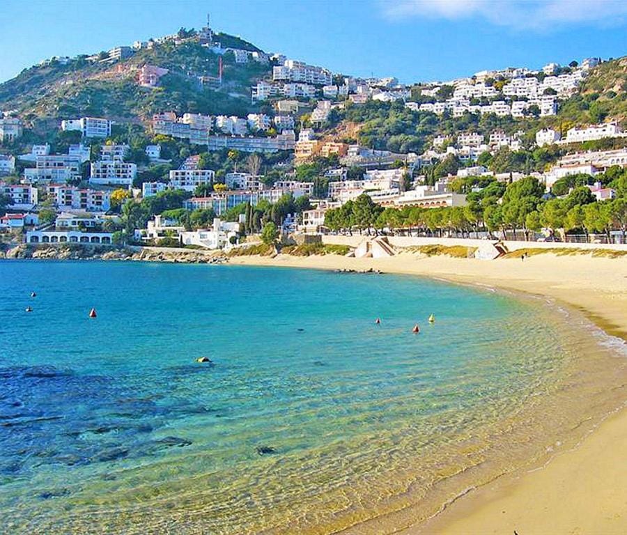Lovely sea view studio & patio, 5mn from the beach Apartment in Roses