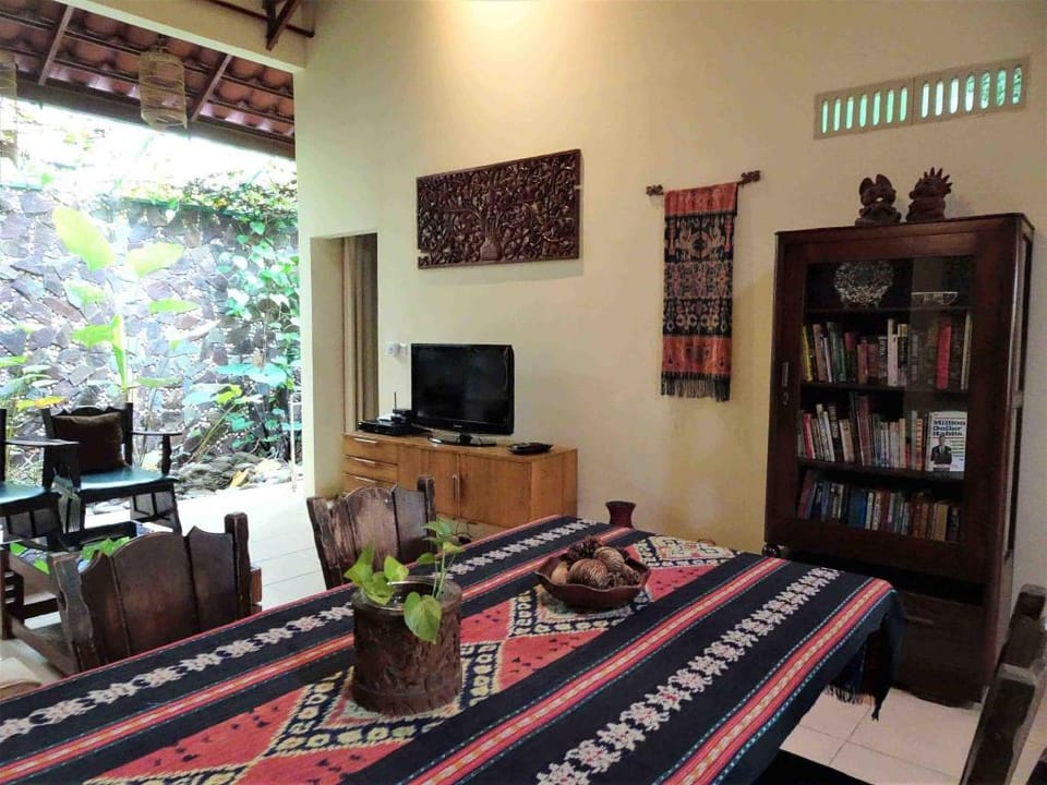 Pondok Pakuan, your beautiful Indonesian home Vacation rental in West Java