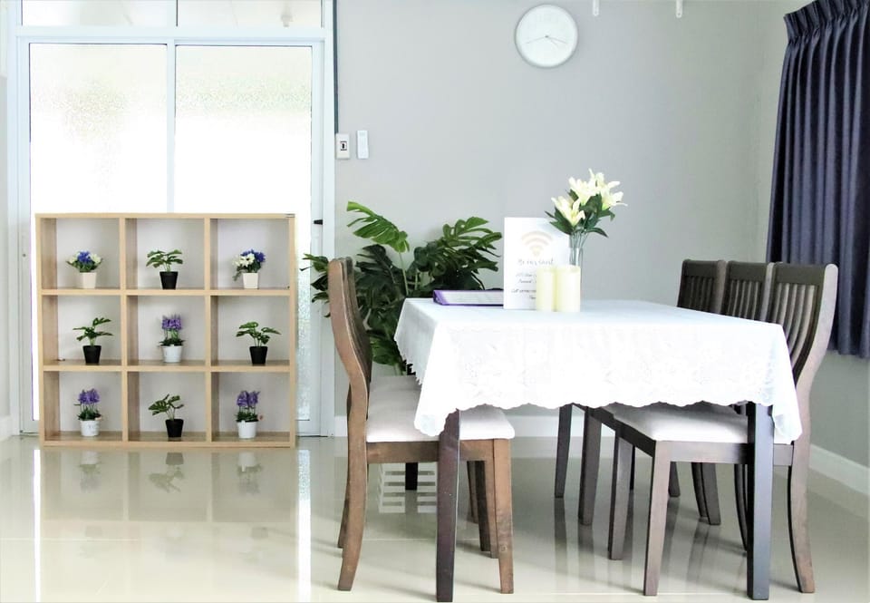 Ban Rom Mai Homestay 3 Bedrooms Vacation rental in Thailand