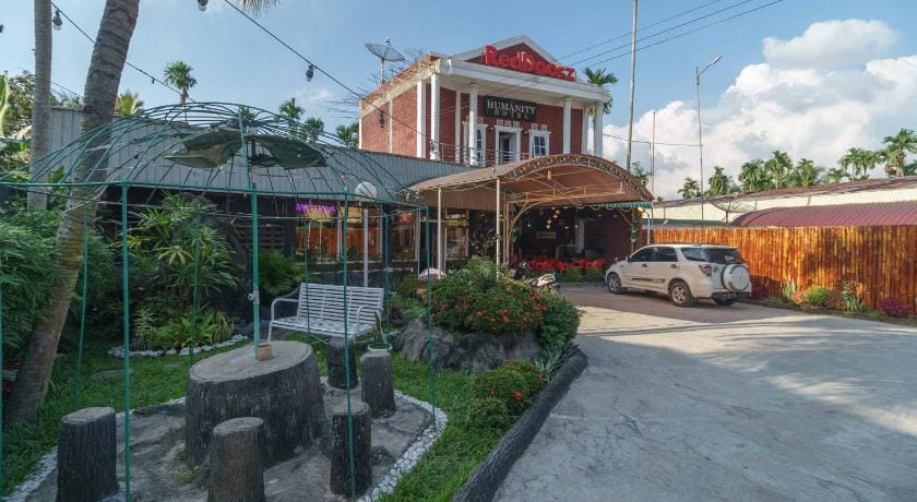RedDoorz Syariah near Jalan Asahan Pematang Siantar Bed and Breakfast in Indonesia