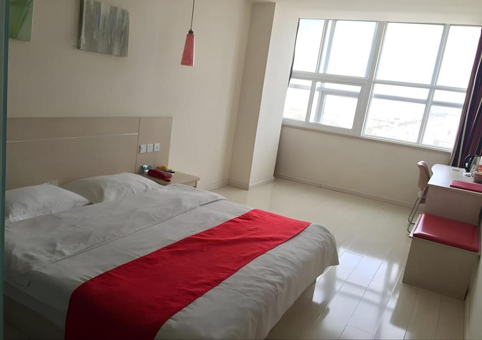 Thank Inn Hotel Shandong Qingdao Laixi North Railway Station Yuehu Park Nanjing Road Hotel in Qingdao