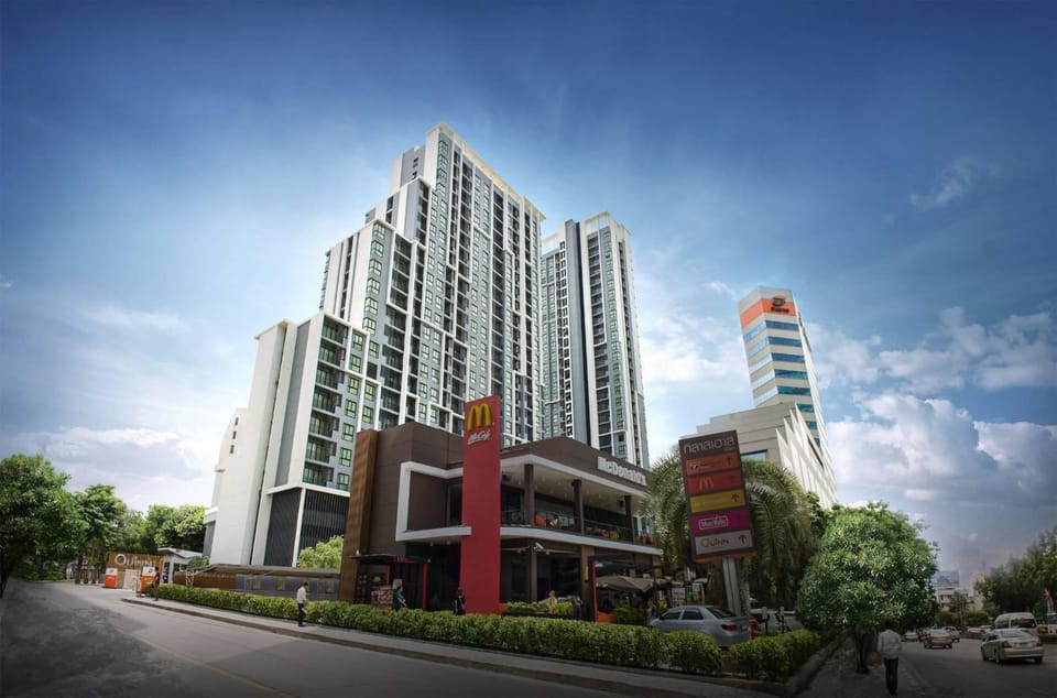 LuxuryCondo 200m MRT Closely McDonald Supermarket Apartment in Bangkok