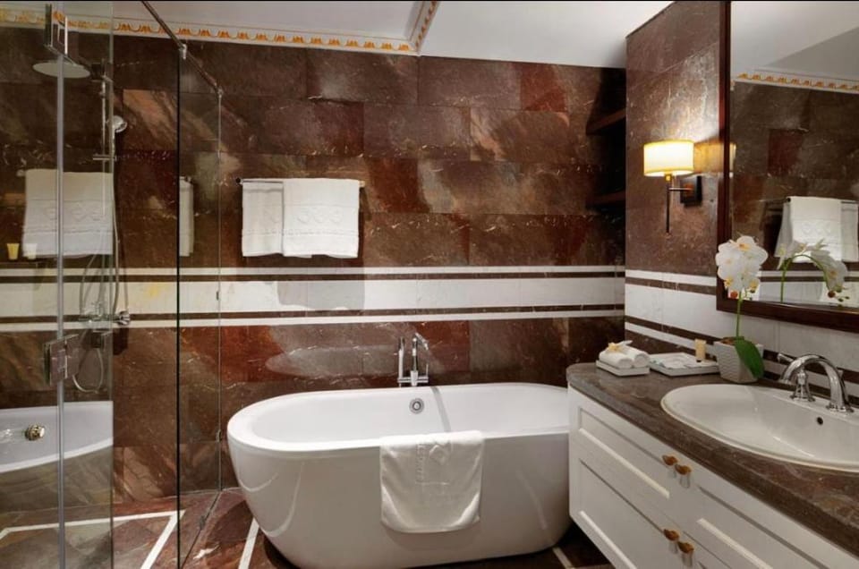 FLC HaLong Bay - Grand suite room Apartment in Laos