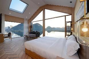 Lakeside garden villa Villa in China