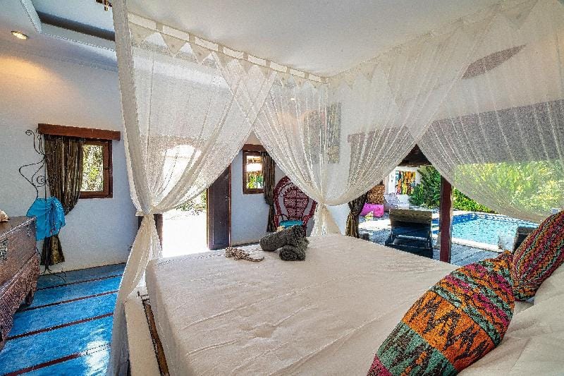 LUXURY Villa Plancha BEACH (200m), SEMINYAK CENTER Villa in Kuta