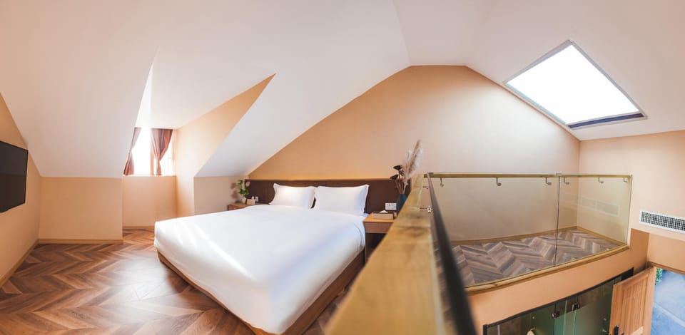Star lake view double - entry bed room Villa in Sichuan