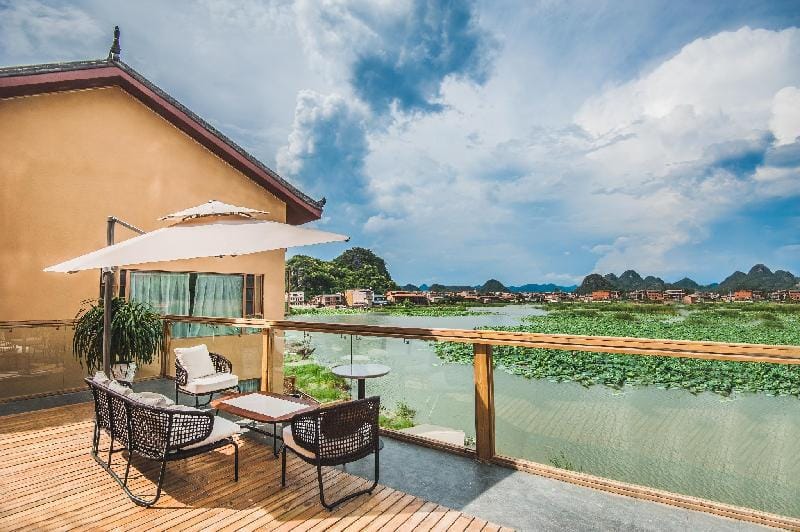 Big bed room with lake view Villa in China