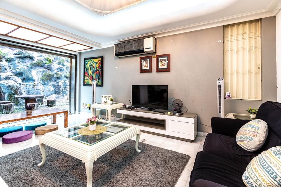 10pax/Bangsar Townhouse/1 Min to MRT/8KM to KLCC Vacation rental in Federal Territory of Kuala Lumpur