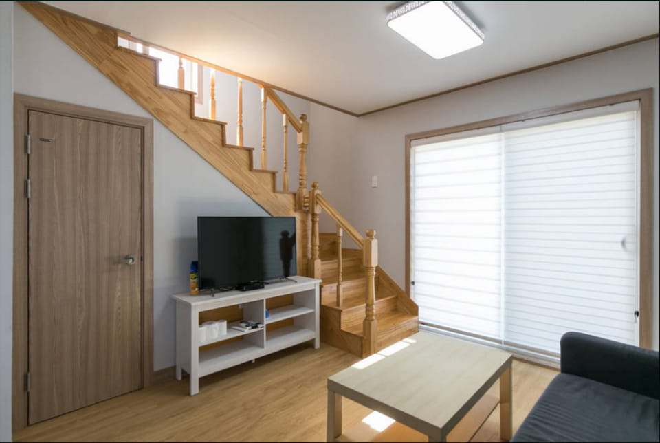 Calm and cozy house near Gimnyung Beach Villa in South Korea