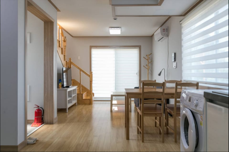 Calm and cozy house near Gimnyung Beach Villa in South Korea