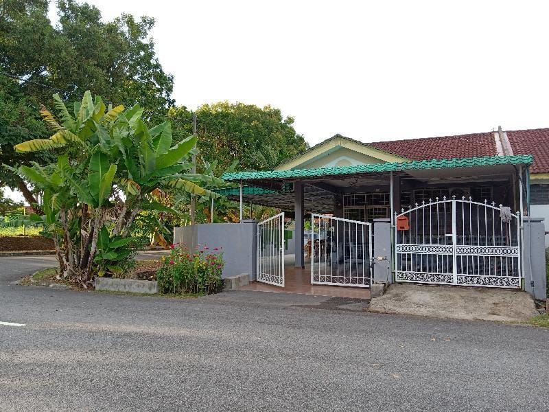 Siti Homestay Port Dickson w Kids Pool Muslim Only Vacation rental in Port Dickson