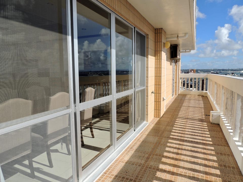 Ocean view top floor! Up to 13 people! 3 parking! Apartment in Okinawa Prefecture