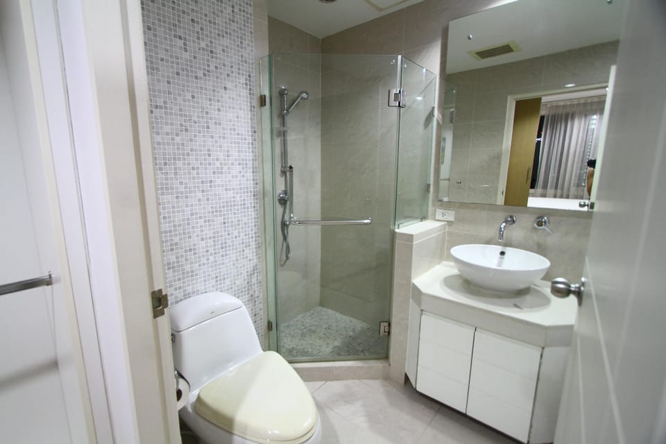 2BR, BTS Promphong, Sukhumvit 24 Apartment in Bangkok