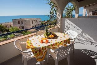 Apartment 250 meters from the beach sea view Apartment in Sicily
