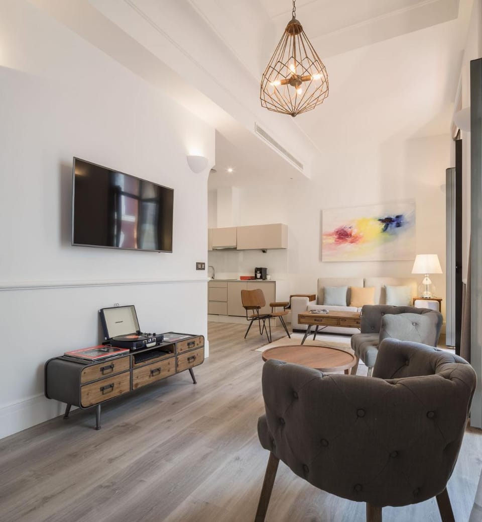 Puerta Catedral Holiday Suites Apartment in Seville