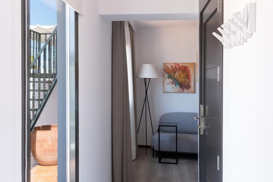 Puerta Catedral Holiday Suites Apartment in Seville