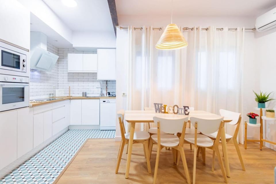Darsena Central Riverside Apartment in Seville
