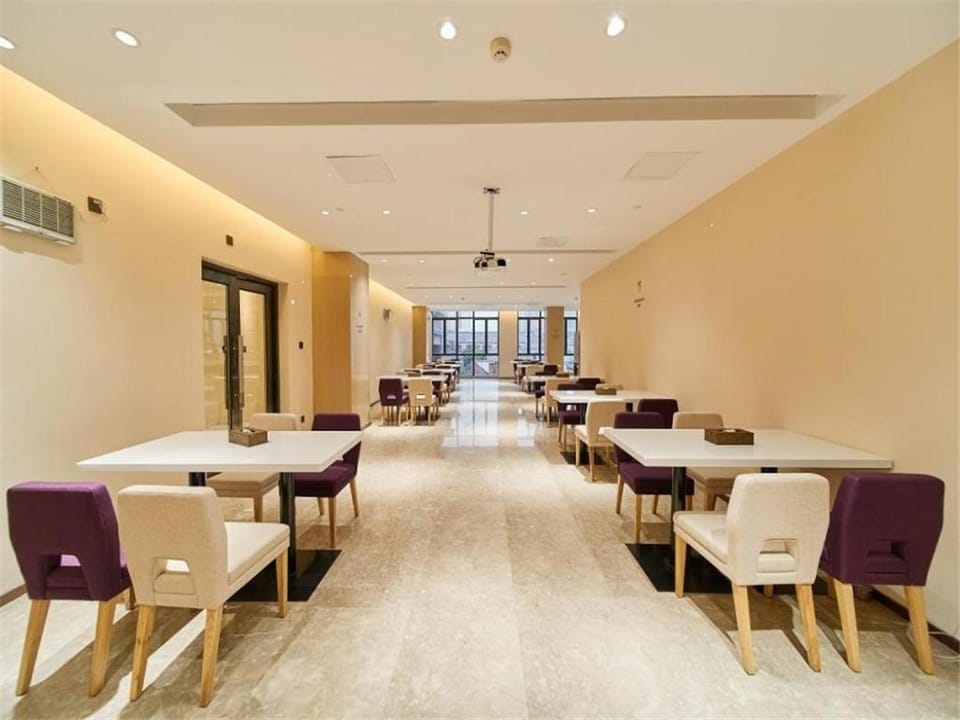 Lavande Hotels· Foshan Xi Railway Station Luocun Hotel in Guangzhou