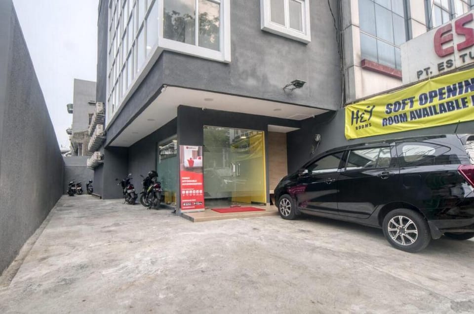 RedDoorz Plus @ Cideng Timur Hotel in Jakarta