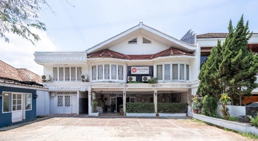 Rehat at Hotel Patradissa Stasiun Bandung Hotel in Bandung