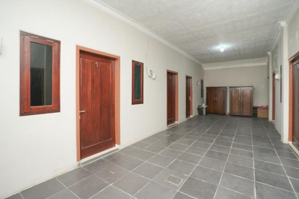 OYO 2492 Nindy Homestay Hotel in East Java
