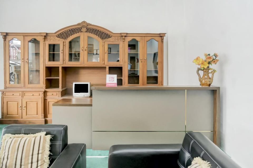 OYO 2301 Hocky Guest House Hotel in Indonesia