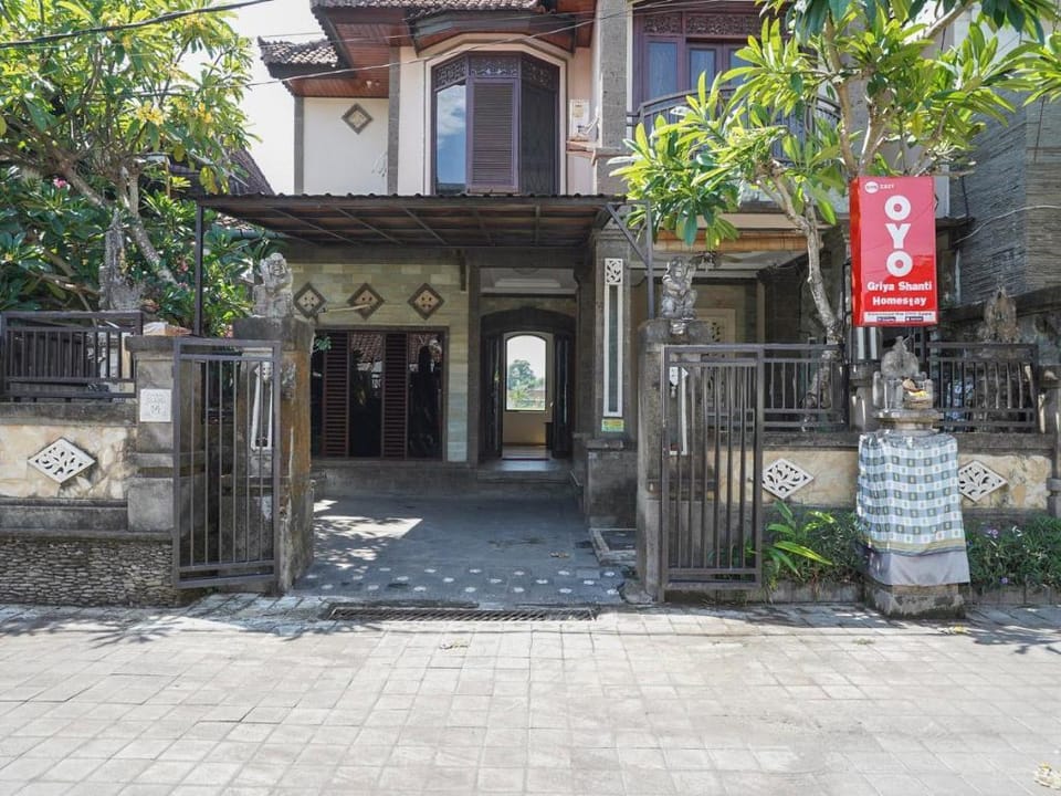OYO 2321 Griya Shanti Homestay Vacation rental in Sukawati