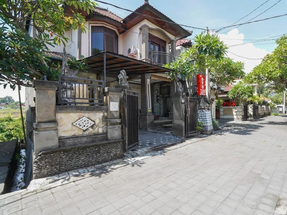 OYO 2321 Griya Shanti Homestay Vacation rental in Sukawati