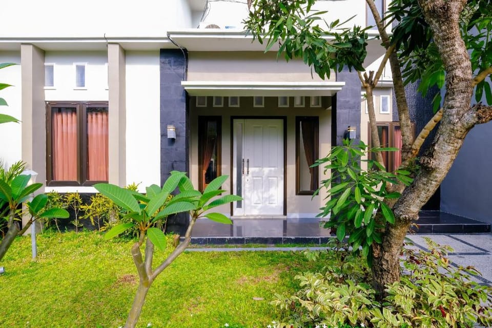 OYO 2284 Grand Villa Meninting Hotel in West Nusa Tenggara, Indonesia