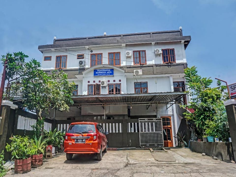 OYO 2226 Nurmega Jaya Hotel in West Java