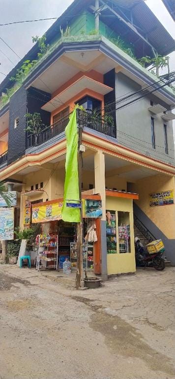 Penginapan Indah Lestari - Batu Bed and Breakfast in Batu