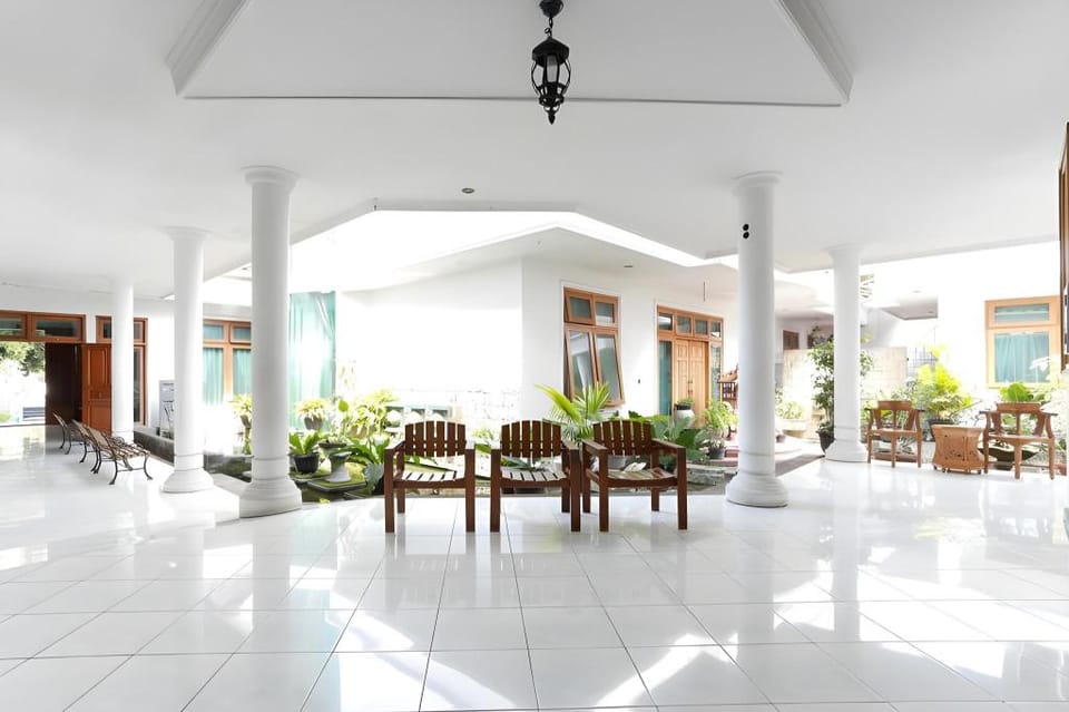 RedDoorz Syariah near Alun Alun Magelang Bayeman Hotel in Indonesia