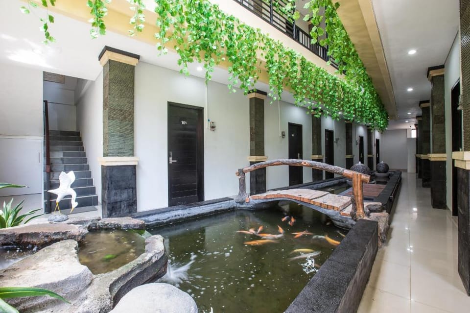 OYO 1949 Vrindavan Residence Hotel in Denpasar