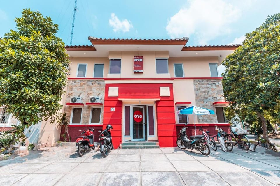 OYO 1554 Pavilio Residence Hotel in West Java