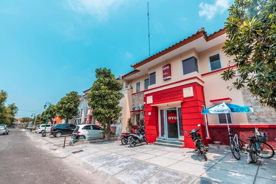 OYO 1554 Pavilio Residence Hotel in West Java
