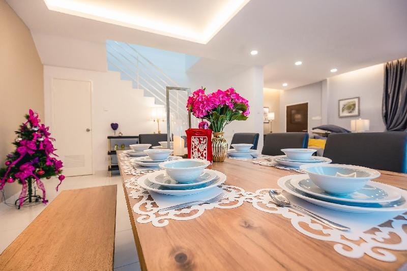 Modern Minimalist 2-stories Corner House+ BBQ  Vacation rental in Johor Bahru