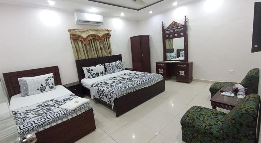 New Royal Residency Hotel in Karachi