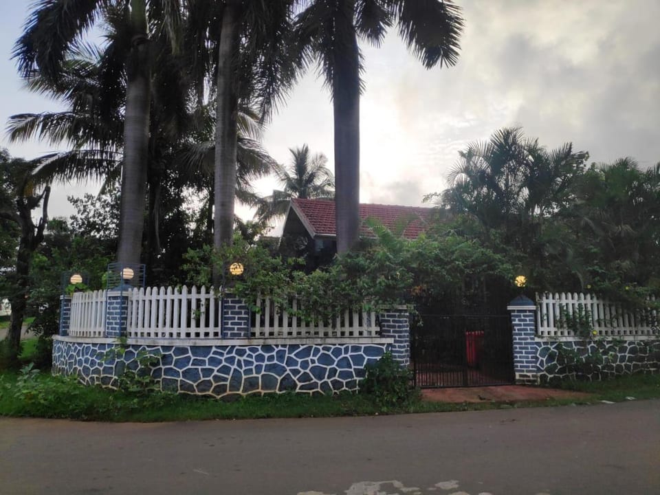 Peephole to paradise in Lonavala. Vacation rental in Lonavla
