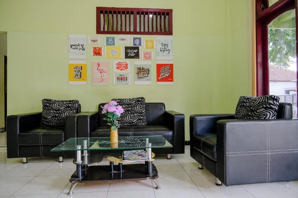 OYO Life 2508 Alba Suites Homestay Syariah Hotel in East Java
