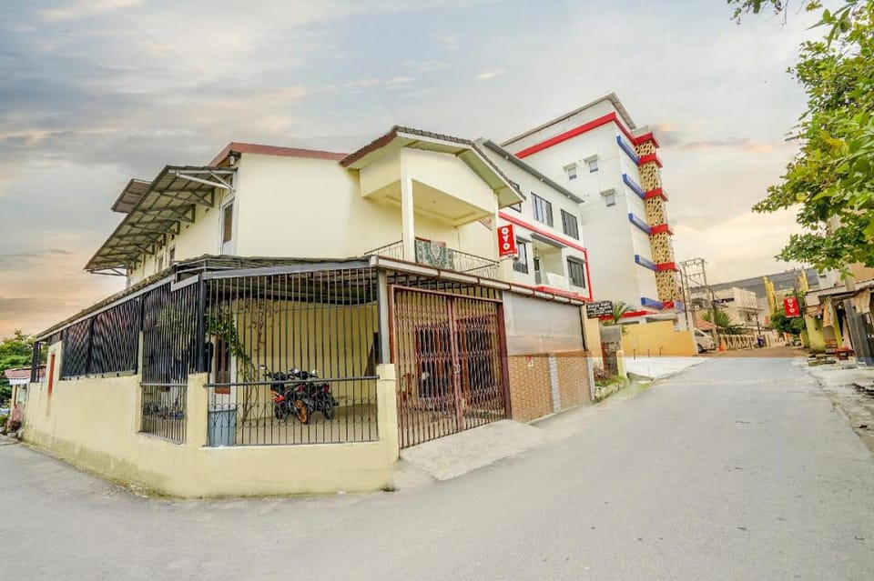 OYO Life 2502 Syariah Triantama Kost Hotel in Indonesia